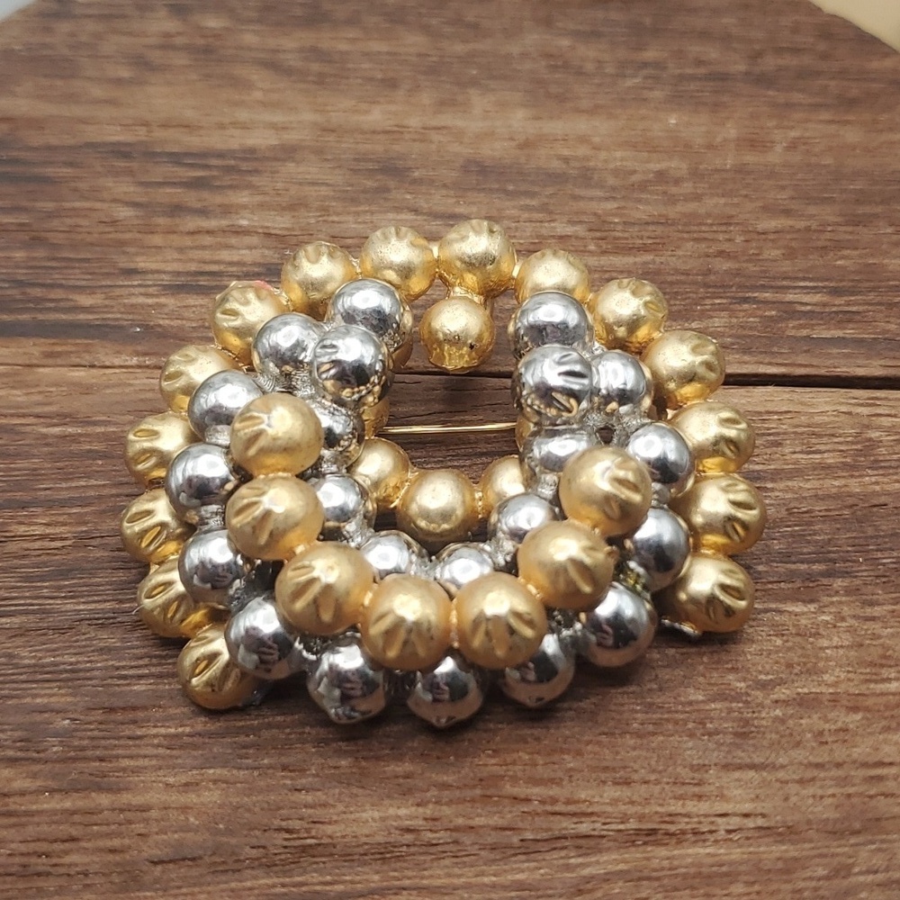 Gold and silver tone ball wreath heavy estate brooch B570